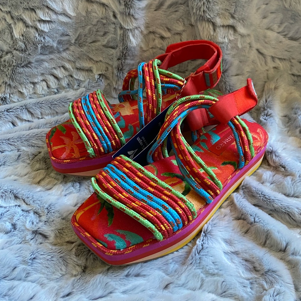 FARM RIO Tropical Flatform Sandal in Multi Color Size 8